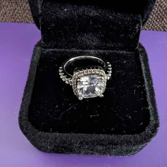 Sparkling Cubic Zirconia Ring - Picture 2 of 3